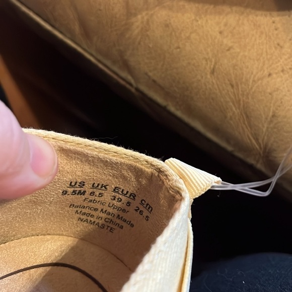 NWT-life stride soft system-9.5-butter yellow-flip on sneaker with active arch - Picture 12 of 12